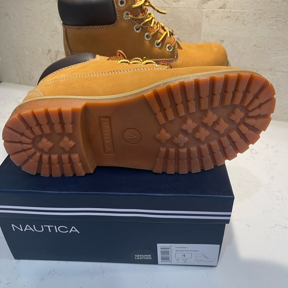 Boys high top Nautica boots size 4. - Picture 3 of 6
